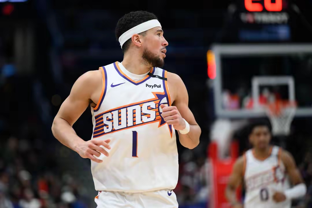 菲律宾男篮力克勇士B队,布克完成帽子戏法 菲律宾男篮力克勇士B队,布克完成帽子戏法