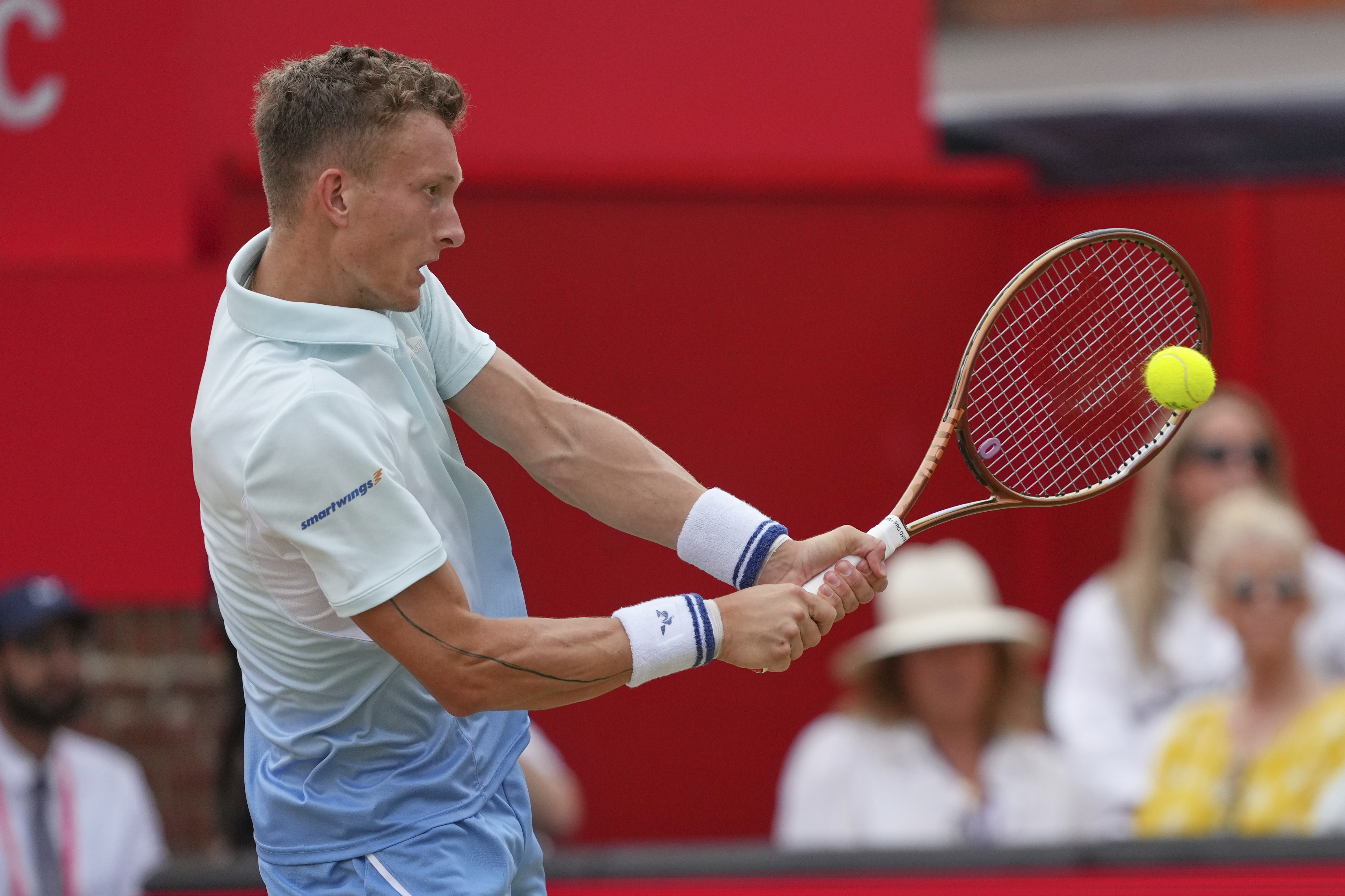 英国网球队完胜澳大利亚网球队，阿尔卡拉斯关键制胜