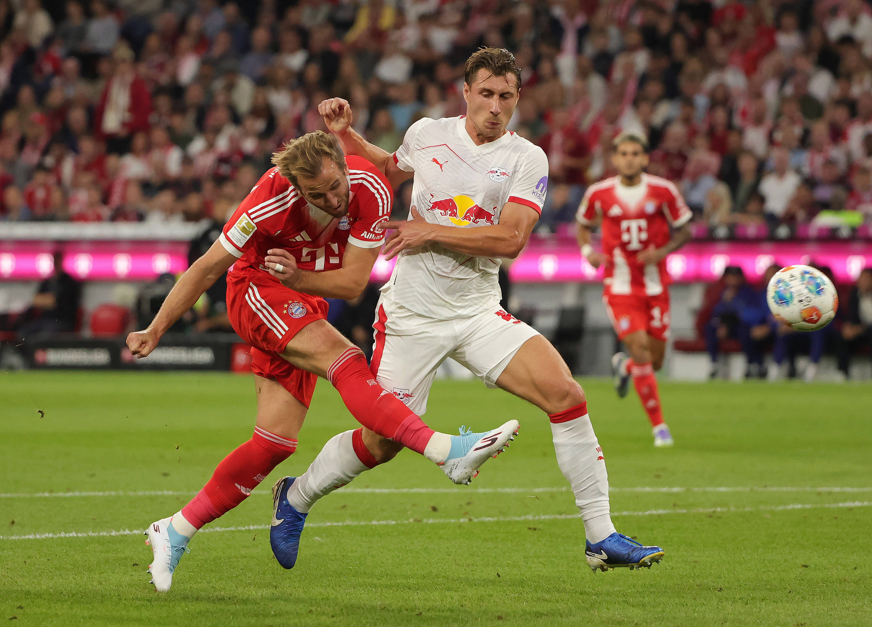 拜仁绝杀瑞典,拉什福德带队取胜 拜仁绝杀瑞典,拉什福德带队取胜