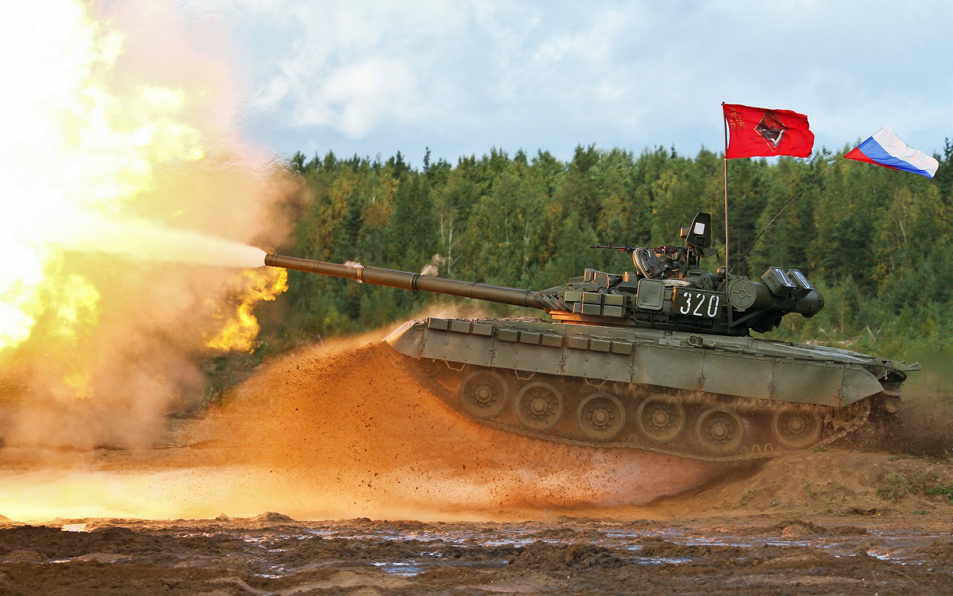 周冠宇驾阿斯顿马丁轻取威廉姆斯，全场统治演绎速度传奇