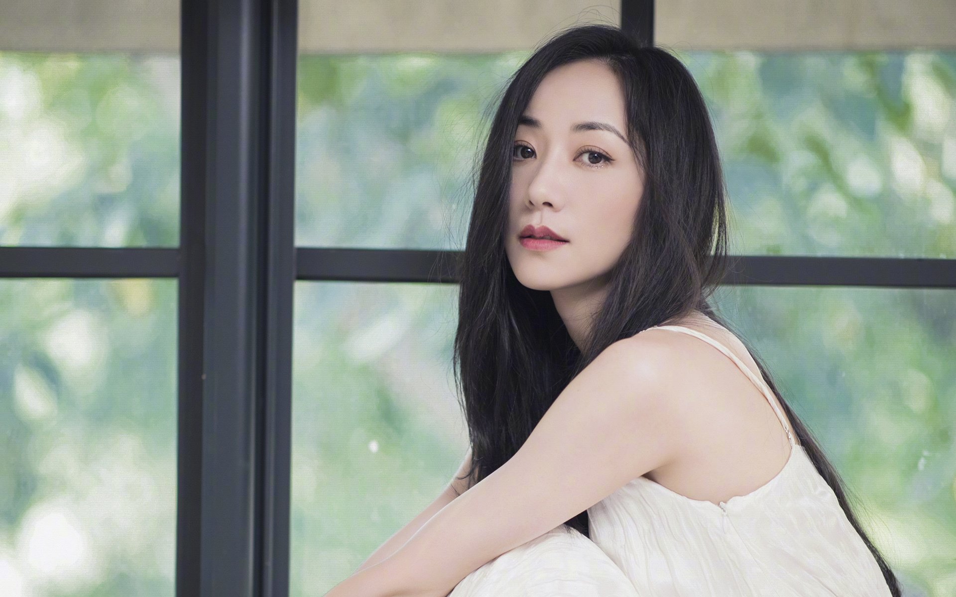 爱游戏官方-浴火逆袭，塞恩斯一骑绝尘，法拉利鏖战索伯铸就经典一役