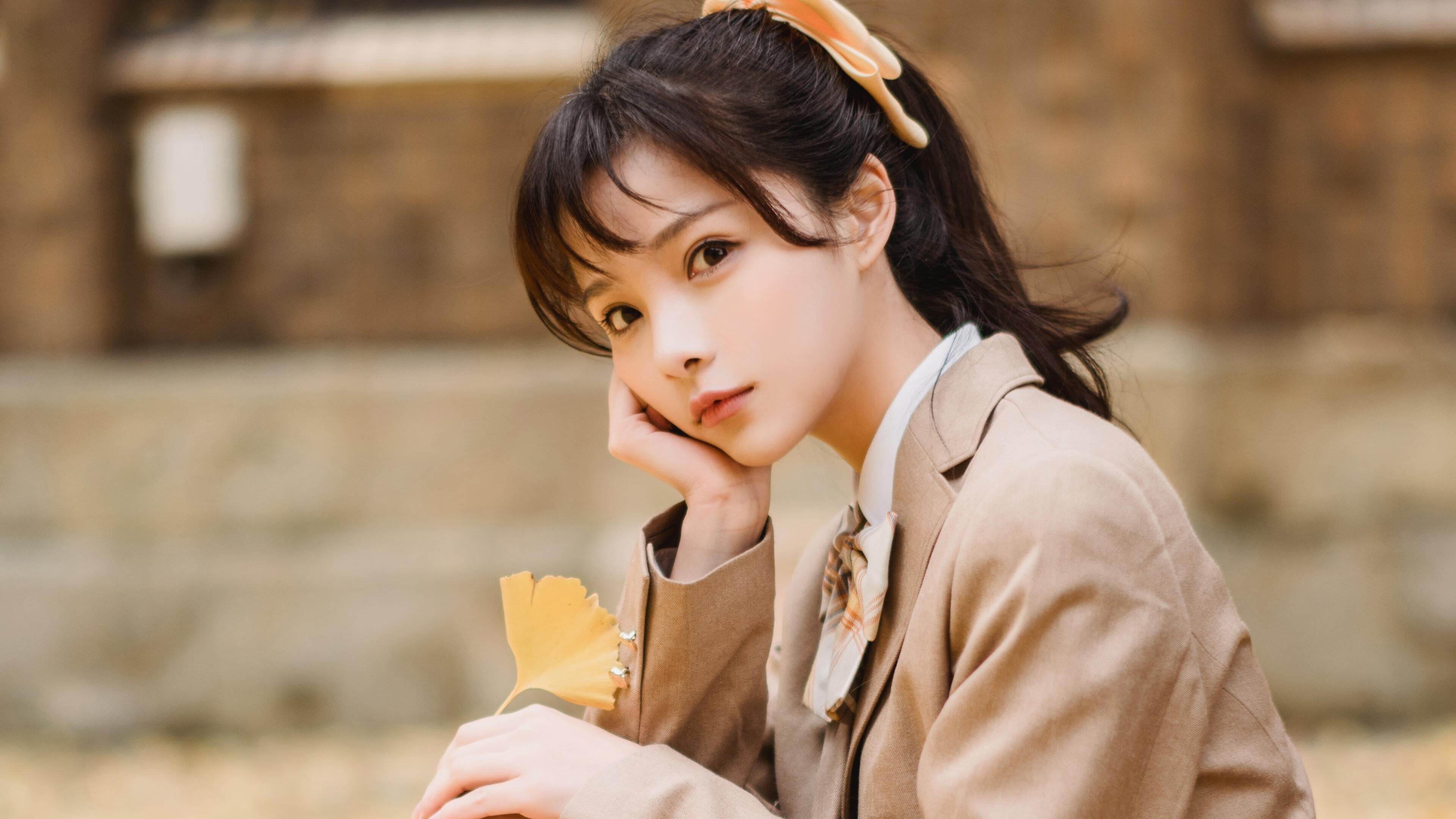 双重奏,阿斯顿马丁的铁骑轰鸣与周冠宇点燃的东方焰火